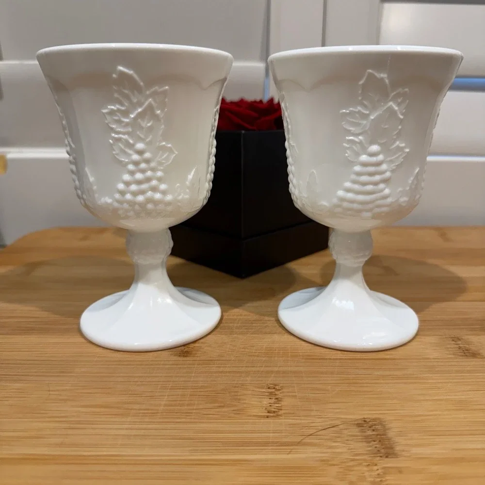 Pair Vintage Indiana Glass Milk Glass Harvest Grape Pedestal‎ Goblets White